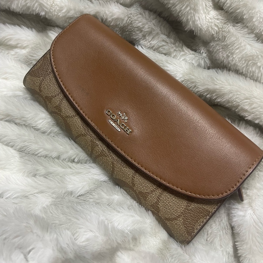 Tan Coach Wallet.